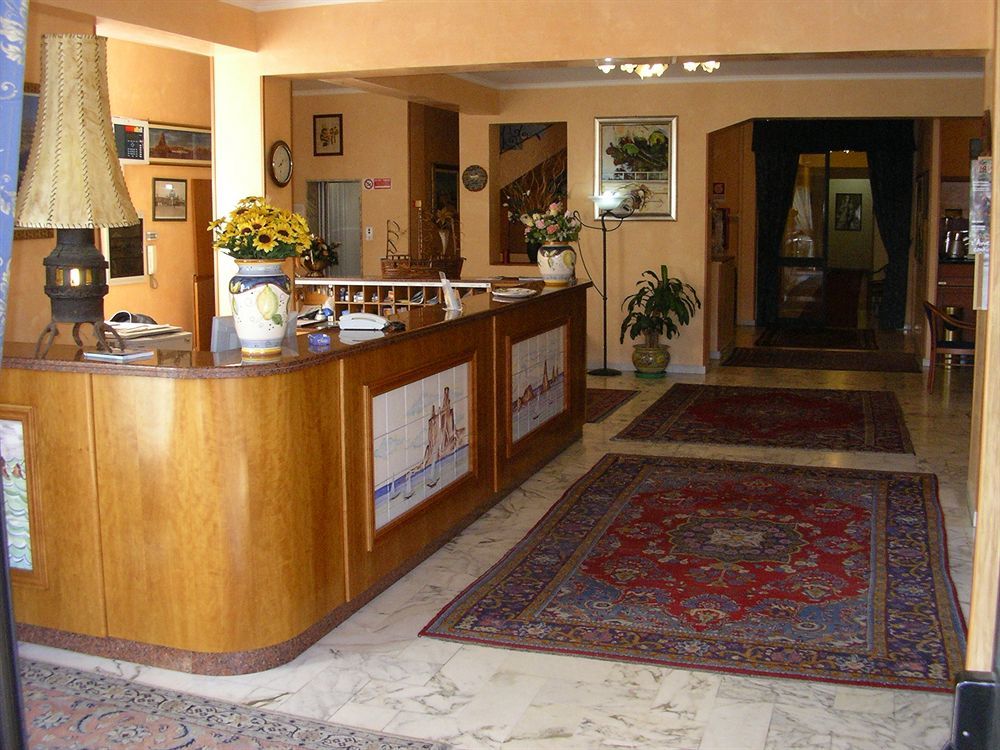 Hotel Malavoglia Aci Castello Exteriör bild